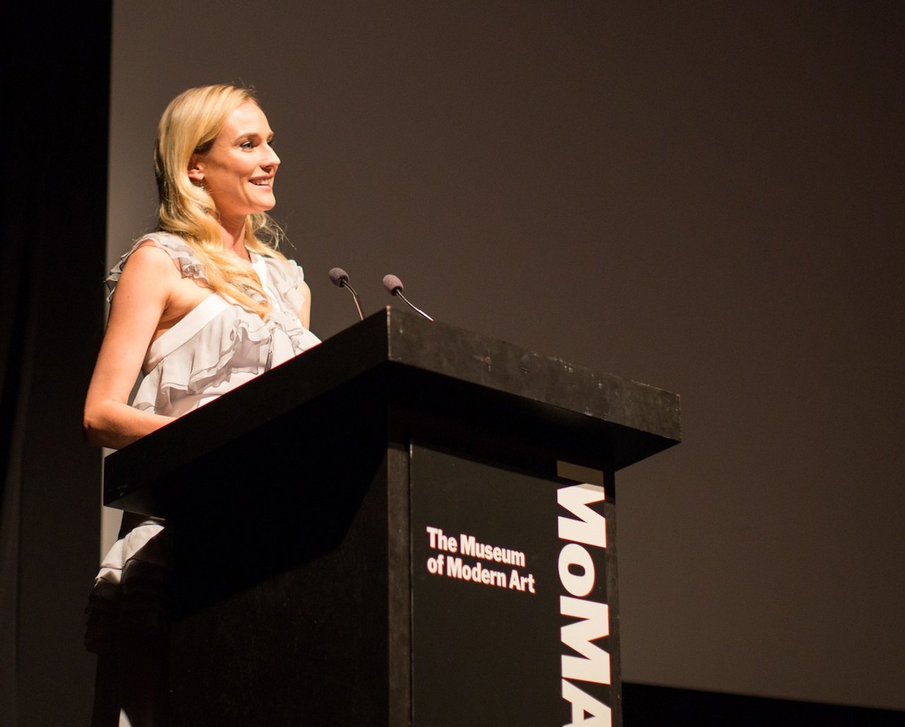 Diane Kruger, imagen de Jaeger-LeCoultre, acudió al quinto encuentro anual benéfico del Cine en el MoMA, honrando homenaje a Quentin Tarantino