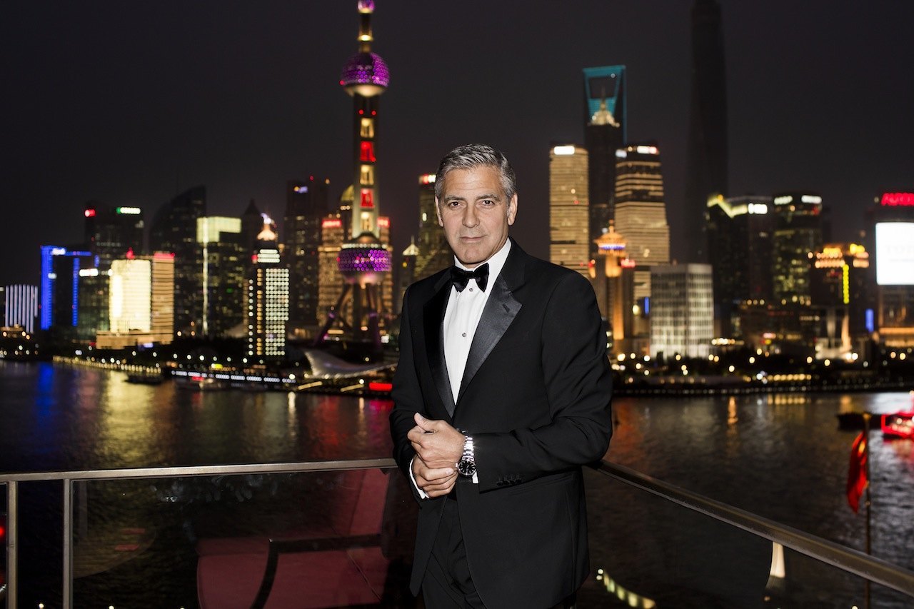George Clooney se une a OMEGA en un evento exclusivo en un jardín secreto en Shanghái