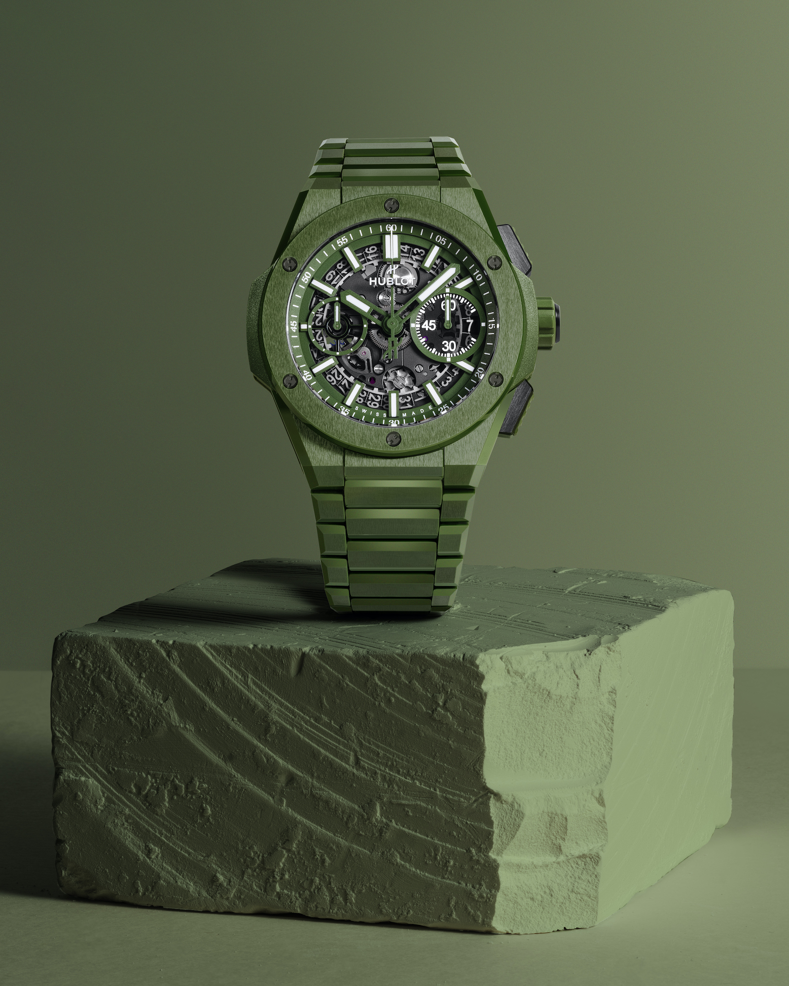 Hublot Big Bang Integral Green Ceramic 451.GX.5220.GX Lifestyle