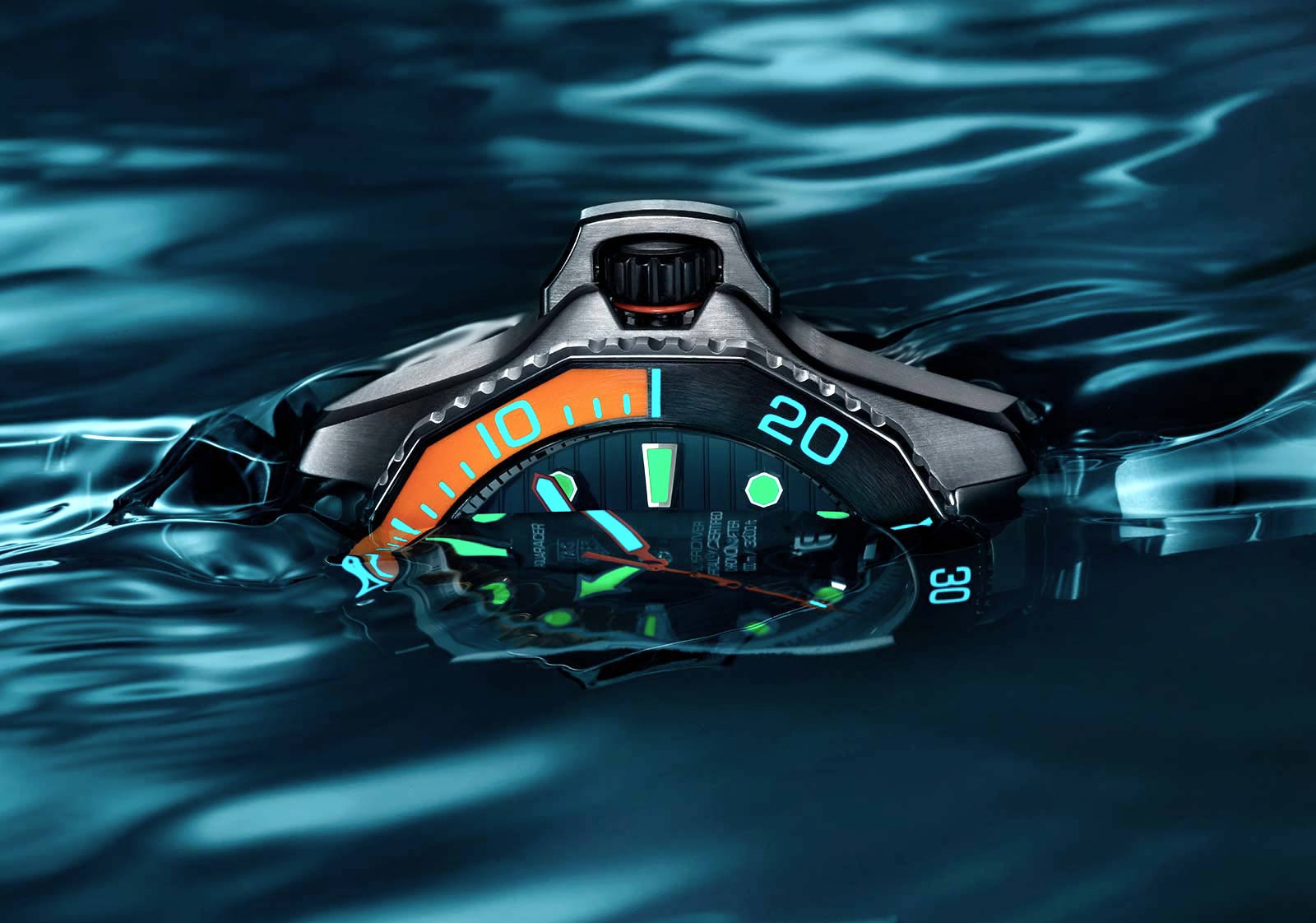 TAG Heuer Aquaracer Professional 1000 Superdiver WBP5A8A.BF0619 Lifestyle luminiscencia