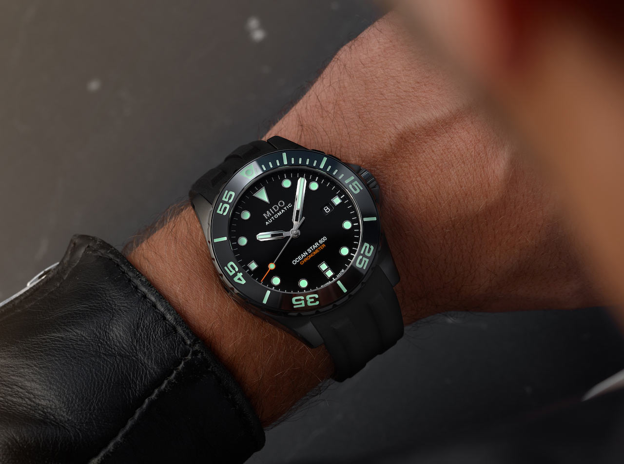 Mido Ocean Star 600 Chronometer Black Dlc Special Edition M026.608.33.051.00 Lifestyle wristshot 2