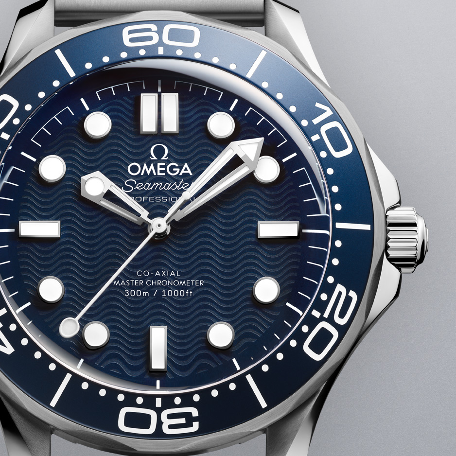 Omega Seamaster Diver 300M James Bond 60th Anniversary 210.30.42.20.03.002 Detalle