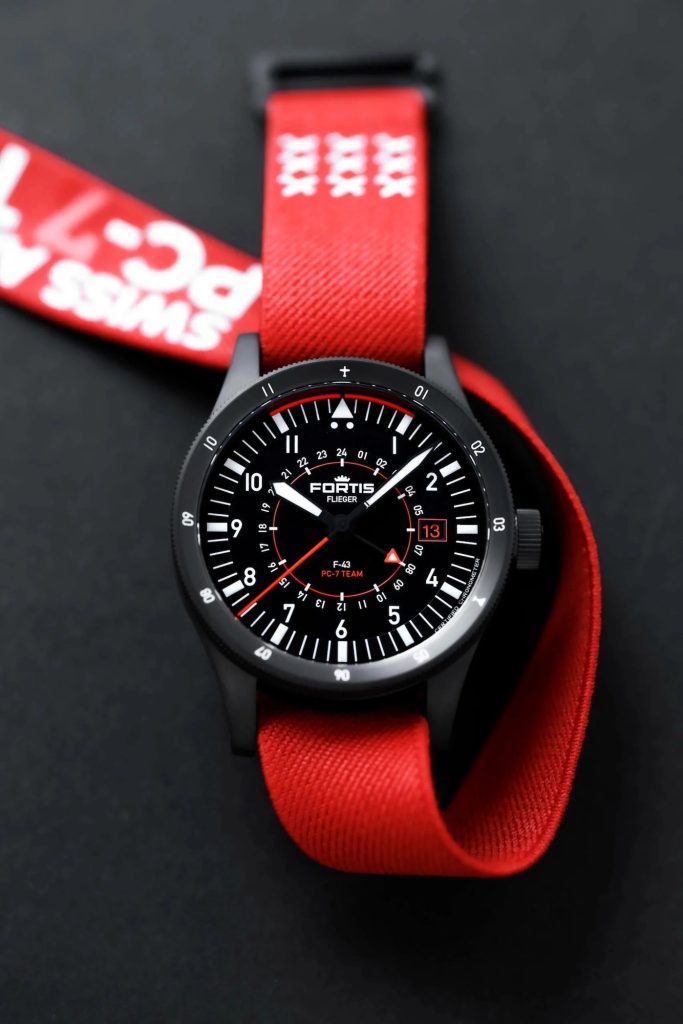 Fortis Flieger F-43 Triple-GMT PC-7 Team Edition F4260004 Red Hook Strap